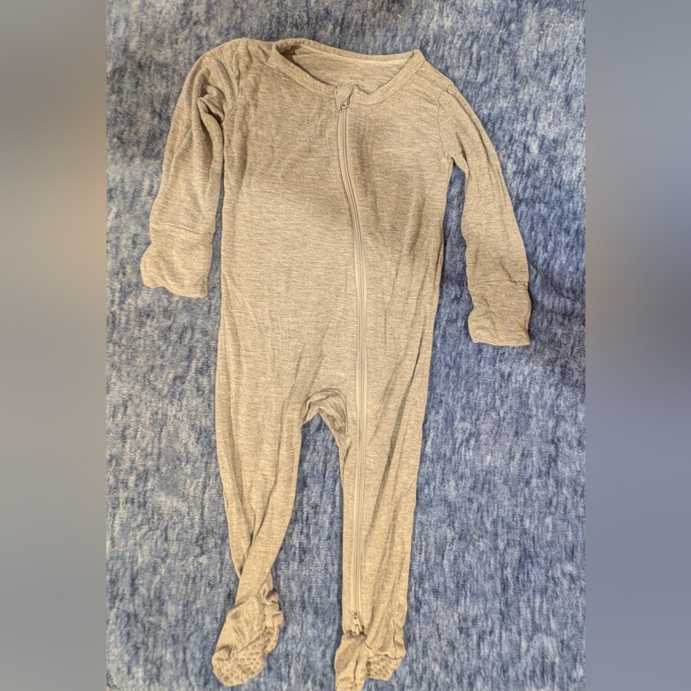 Suzel 6-9M Gray Zip-Up Baby Onesie